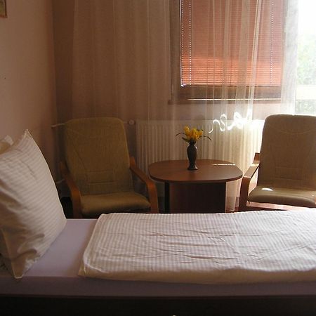 Hotel Slnecny Dvor Michalovce Room photo