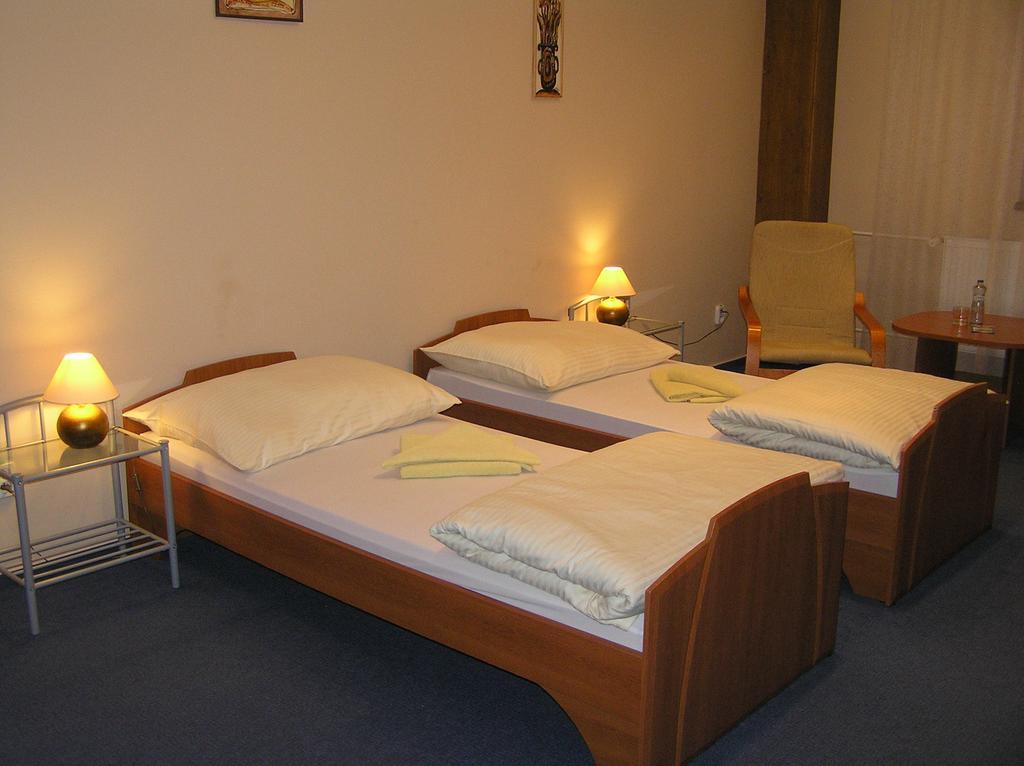 Hotel Slnecny Dvor Michalovce Room photo