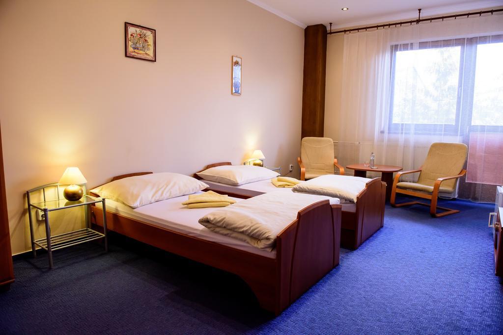 Hotel Slnecny Dvor Michalovce Room photo