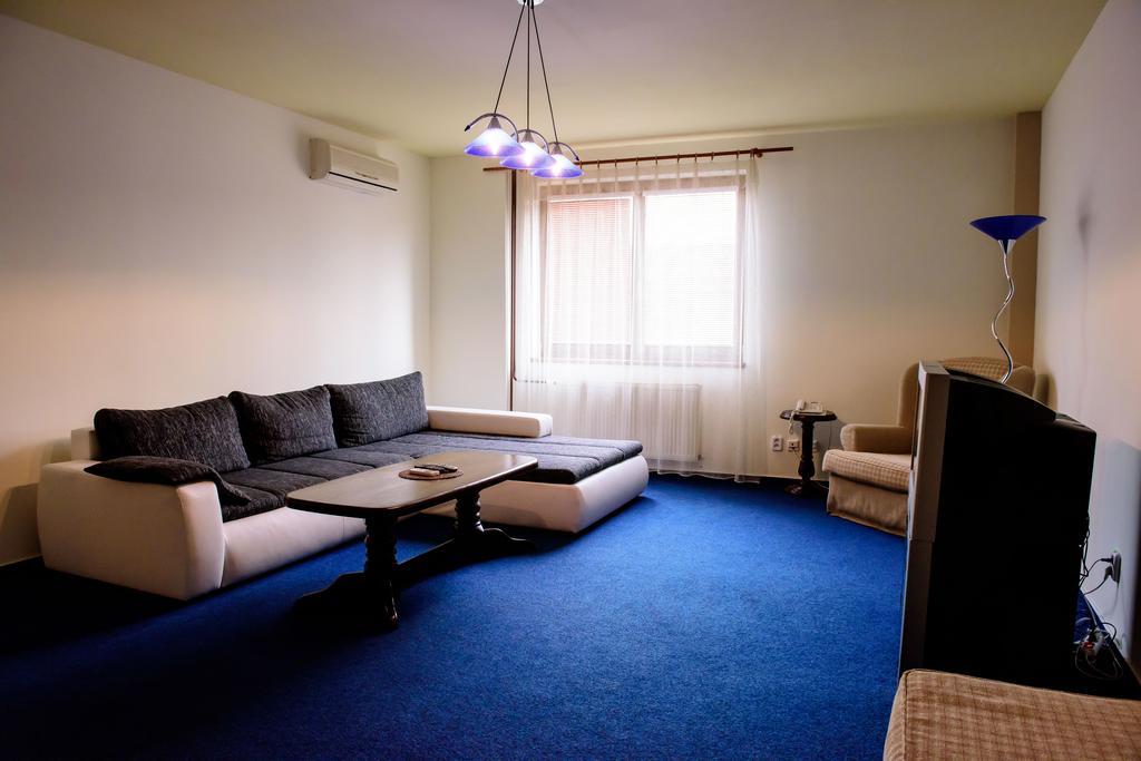 Hotel Slnecny Dvor Michalovce Room photo
