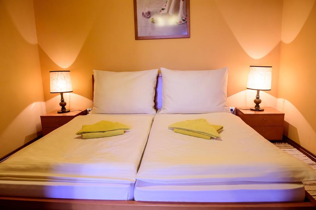 Hotel Slnecny Dvor Michalovce Room photo