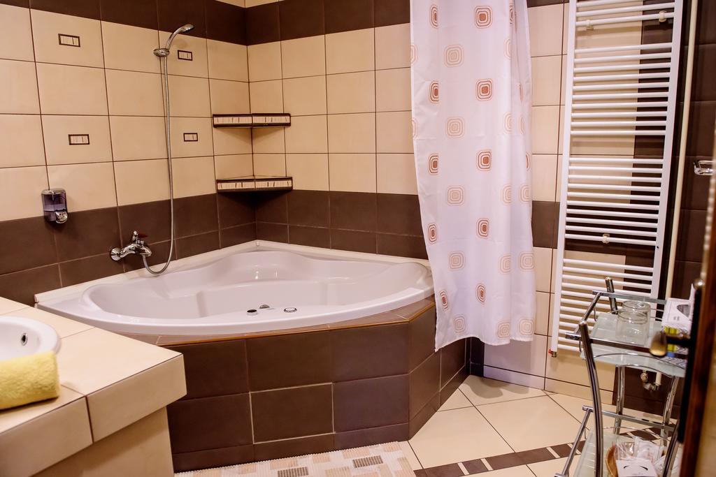 Hotel Slnecny Dvor Michalovce Room photo