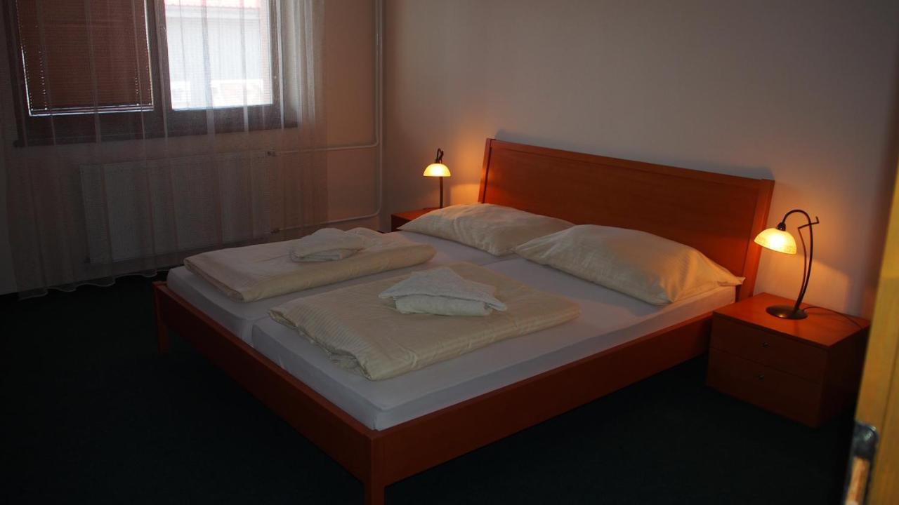 Hotel Slnecny Dvor Michalovce Exterior photo