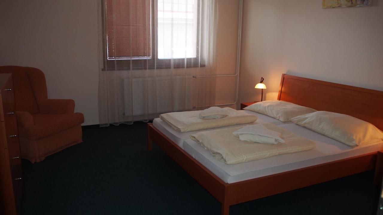 Hotel Slnecny Dvor Michalovce Exterior photo