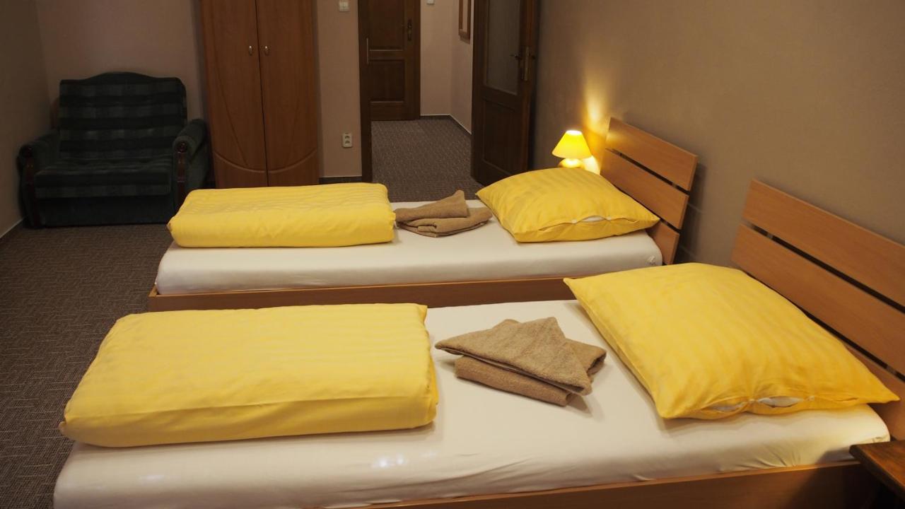 Hotel Slnecny Dvor Michalovce Exterior photo