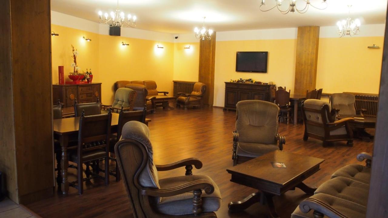 Hotel Slnecny Dvor Michalovce Exterior photo