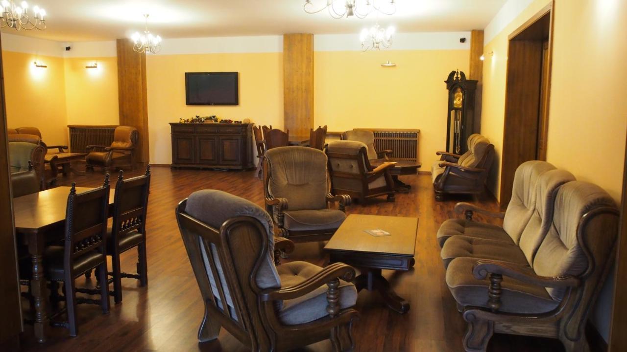 Hotel Slnecny Dvor Michalovce Exterior photo